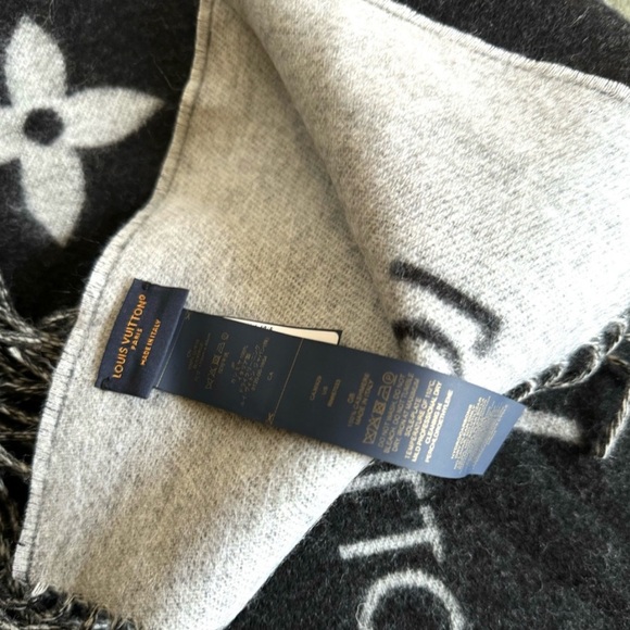 Louis Vuitton Reykjavik Scarf Black - Picture 6 of 7